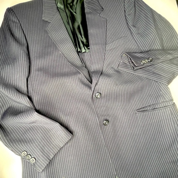 Mens suit coat - pin stripe - size 44R - Picture 2 of 7